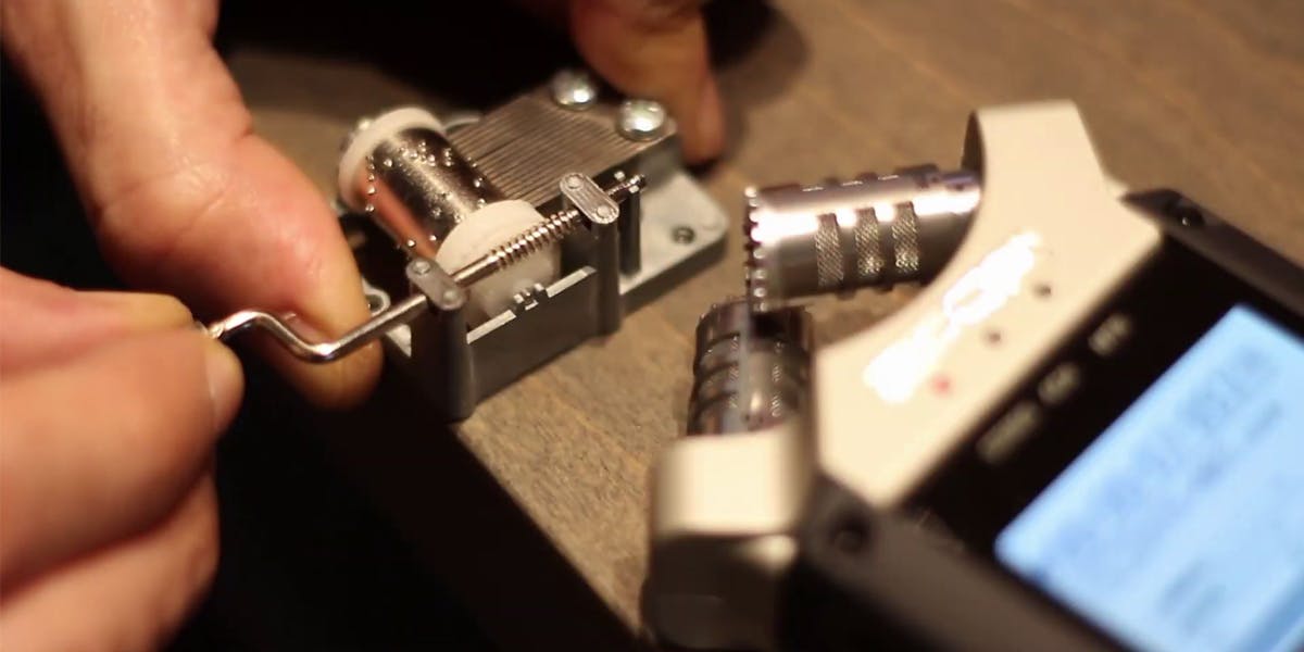 Using soundbox and paper sounds to create an amazing melody with granular synthesizer - FRMS from Imaginando.